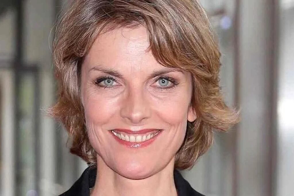 Marietta Slomka bei einem öffentlichen Auftritt mit professionellem Lächeln