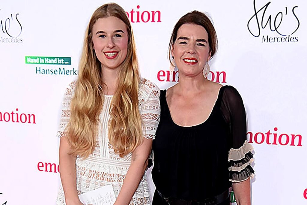 Öffentlicher Auftritt von Mutter und Tochter bei einem Event – passend zum Porträt über jo todter daubner